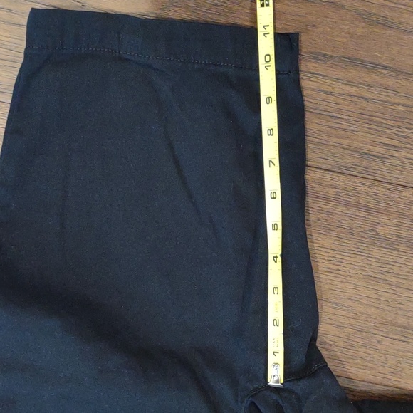 St Johns Bay size 8 black Bermuda shorts - Picture 2 of 5